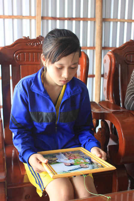 Bé gái chết cháy vì làm hàng xóm với kẻ côn đồ